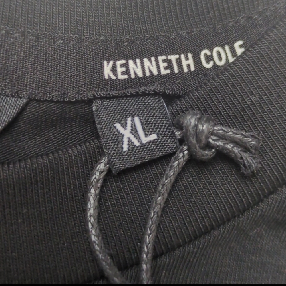 Kenneth Cole New York 1983 Logo Black On Black T-shirt Size Unisex XL NWT - Picture 3 of 16